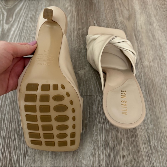 Alias Mae Leora Heels - Picture 4 of 7